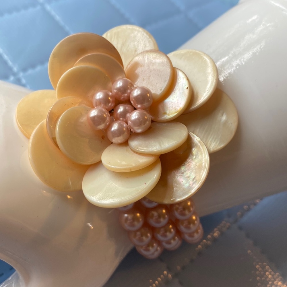 Faux pink pearls stretchy bracelet